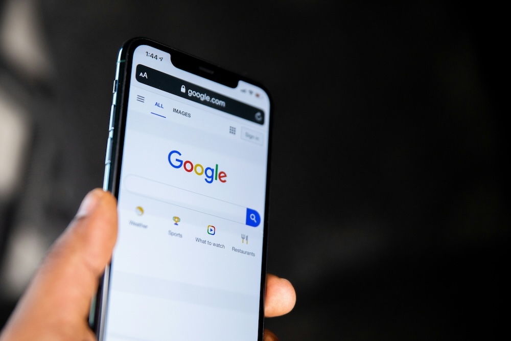 Google Search Engine on Mobile phone