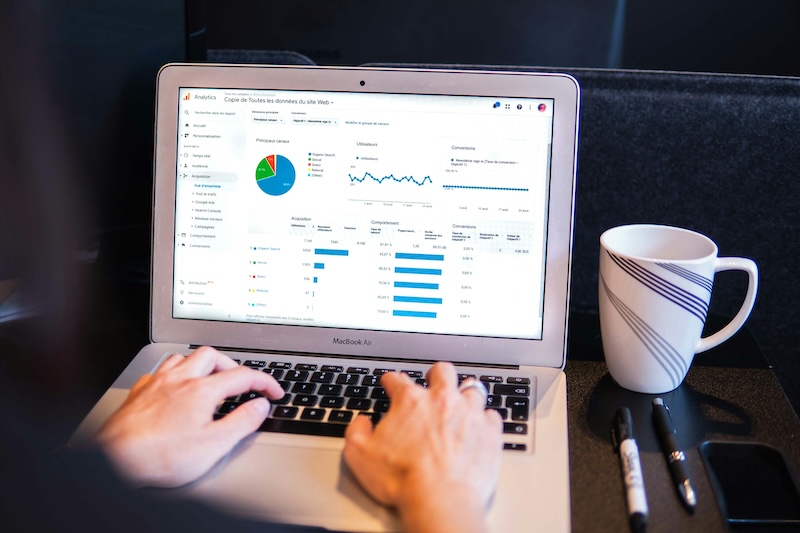 Person using Google Analytics